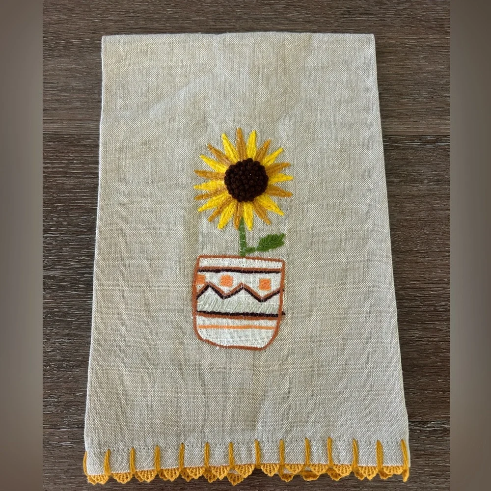 NWOT Mud Pie Sunflower Tea Towel